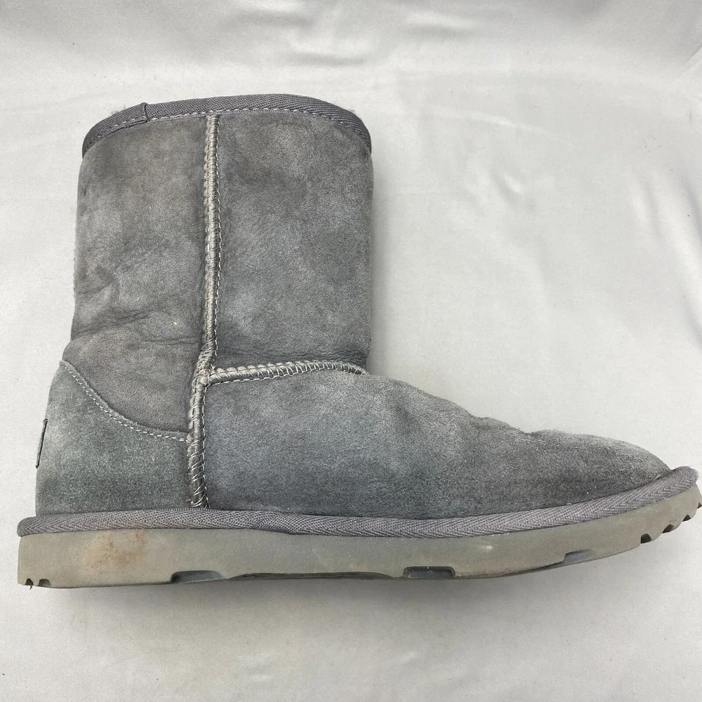 UGG Kids Classic II‎ Boot Size 5 Gray Winter Shearling 6.5